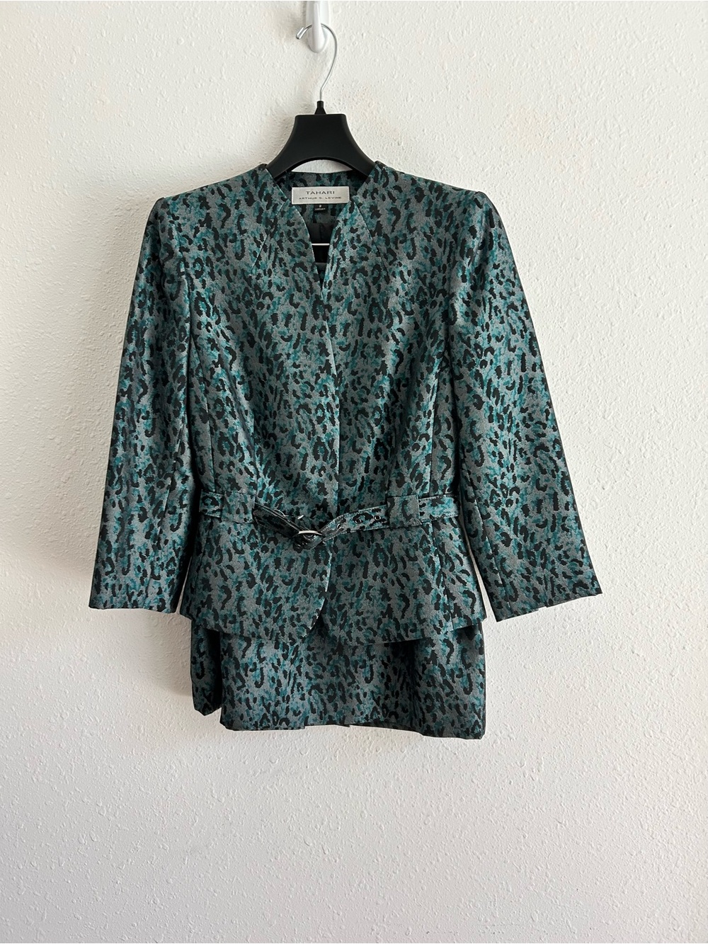 Tahari ASL 2 Pc Skirt Suit Size 2 Teal Animal Print Blazer & Skirt Tailored
